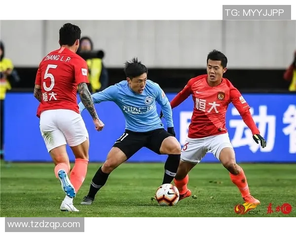 广州恒大与大连一方激战正酣谁能在中超赛场上笑到最后